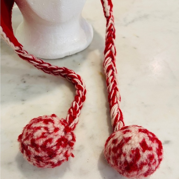 Red Knit - Picture 5 of 6